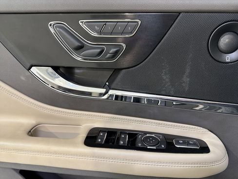 Used 2022 Lincoln Corsair Reserve w/ Equipment Group 201A image 14