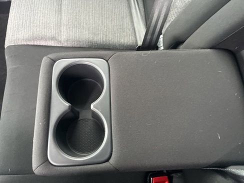 Used 2022 Nissan Rogue SV image 16