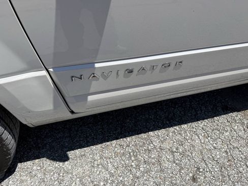 Used 2012 Lincoln Navigator 4WD image 31