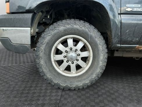 Used 2005 Chevrolet Silverado 3500 LT w/ Heavy-Duty Power Package AWD/4WD image 12