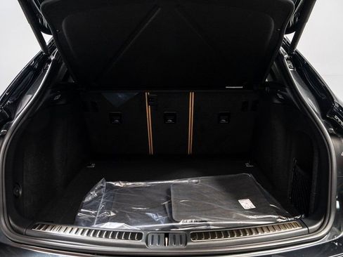 New 2026 Porsche Macan image 29