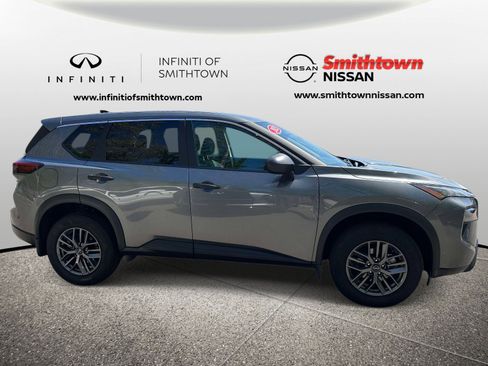 Used 2025 Nissan Rogue S AWD/4WD image 3