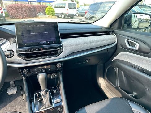 Used 2022 Jeep Compass Latitude image 20