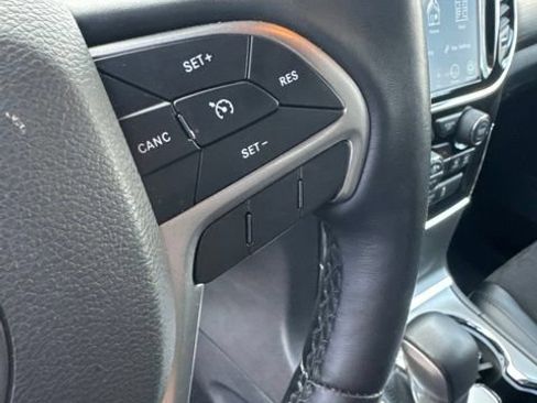 Used 2022 Jeep Grand Cherokee Laredo X AWD/4WD image 17