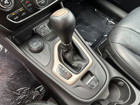 Used 2017 Jeep Cherokee Limited AWD/4WD image 28