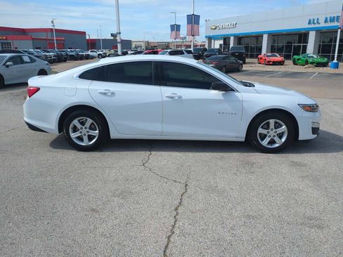 Used 2022 Chevrolet Malibu LS FWD image 9