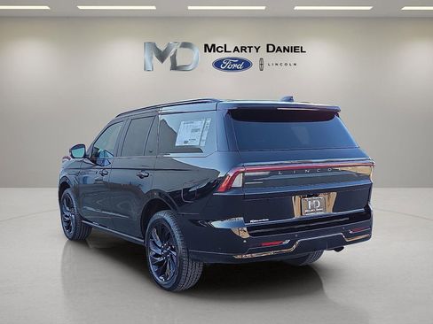 New 2025 Lincoln Navigator Reserve w/ Jet Appearance Package image 4