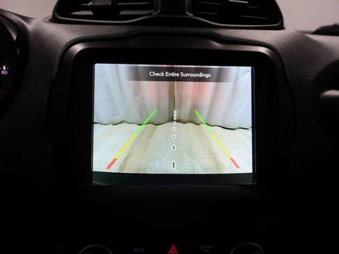 Used 2022 Jeep Renegade Altitude image 9