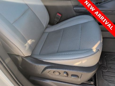 Used 2022 GMC Yukon XL SLT w/ SLT Luxury Package image 10