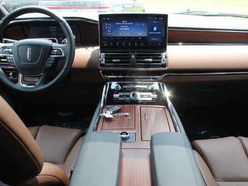 Used 2023 Lincoln Navigator Reserve RWD image 9