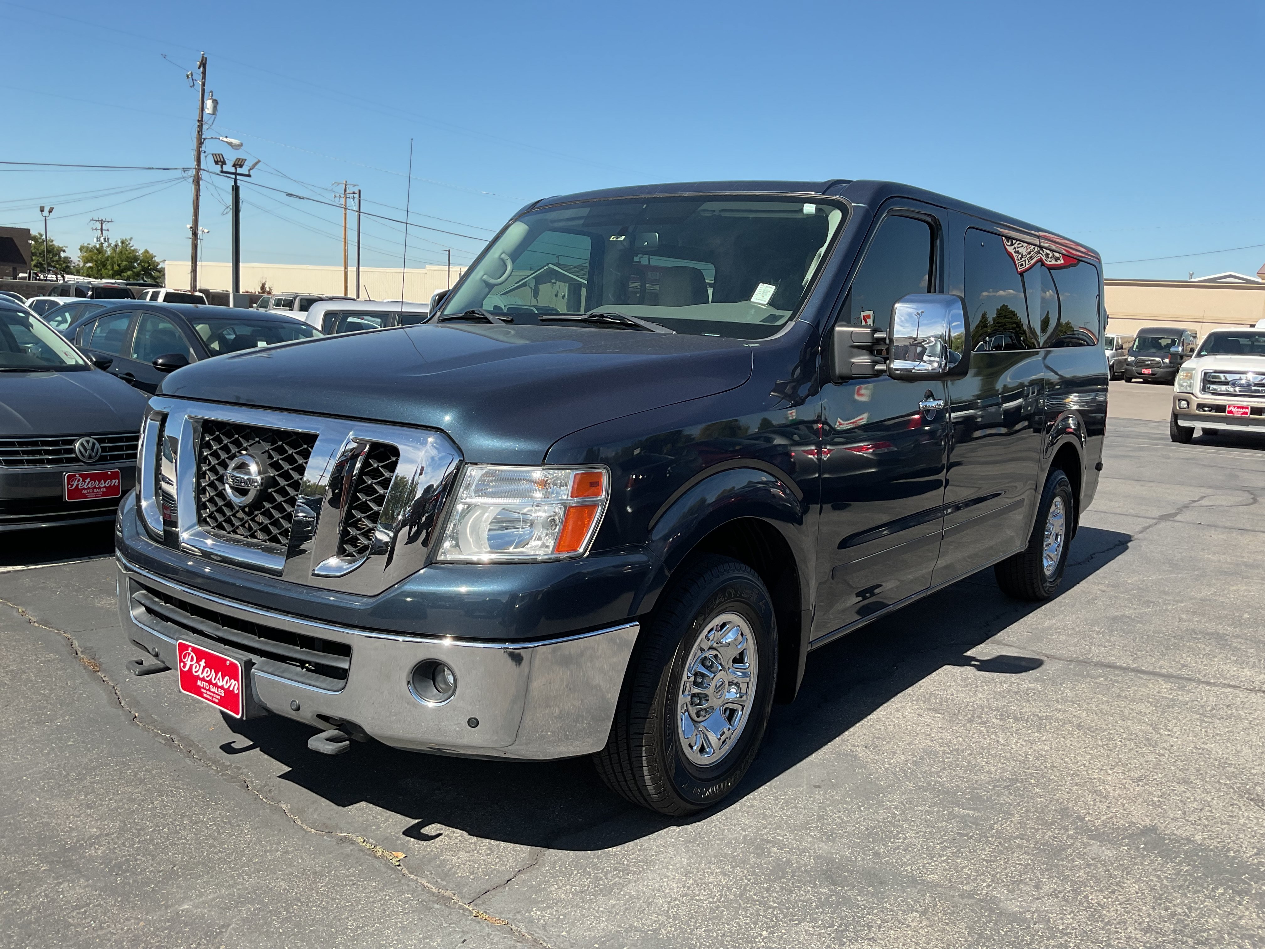 Used 2017 Nissan NV 3500 SL RWD image 2