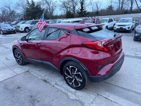 Used 2019 Toyota C-HR XLE FWD image 8