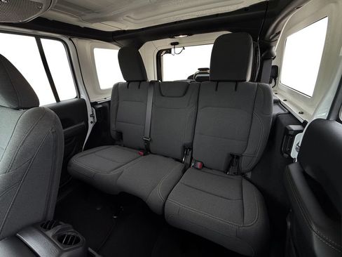 Used 2026 Jeep Wrangler Unlimited Sahara AWD/4WD image 25