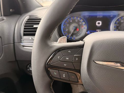 Used 2023 Chrysler 300 S image 30