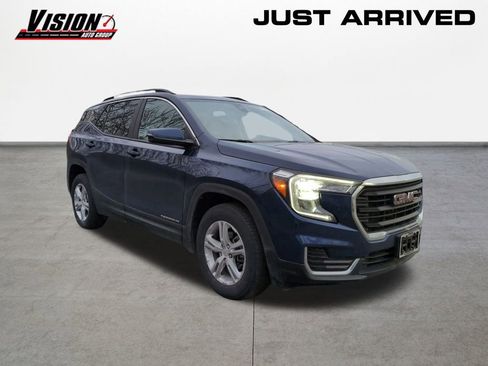 Used 2022 GMC Terrain SLE w/ Driver Convenience Package image 3