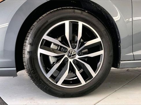 Used 2025 Volkswagen Jetta SE image 9