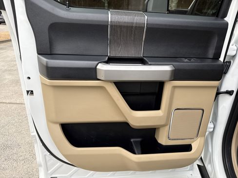 Used 2021 Ford F250 Lariat w/ Chrome Package image 24