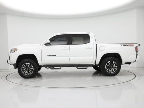Used 2020 Toyota Tacoma TRD Sport image 2