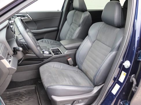 Used 2022 Mitsubishi Outlander SE AWD/4WD image 3