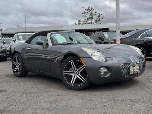 Used 2009 Pontiac Solstice Convertible w/ Premium Package RWD image 2