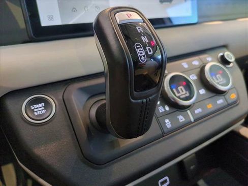 Used 2021 Land Rover Defender 110 SE image 12