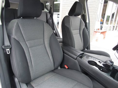 Used 2021 Nissan Rogue SV FWD image 25