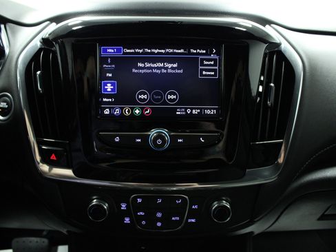 Used 2023 Chevrolet Traverse LT image 23