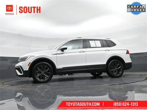 Used 2024 Volkswagen Tiguan SE image 45