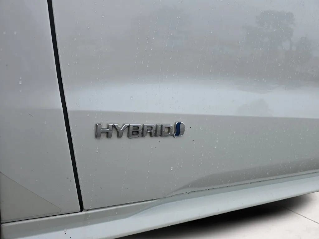 Used 2021 Toyota Sienna XLE FWD image 36