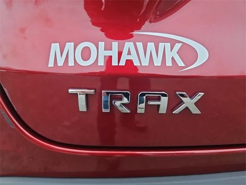Used 2025 Chevrolet Trax LT w/ LT Convenience Package image 29
