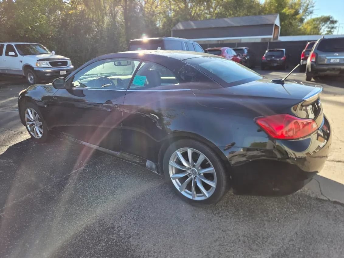 Used 2014 INFINITI Q60 Convertible w/ Premium Package RWD image 2