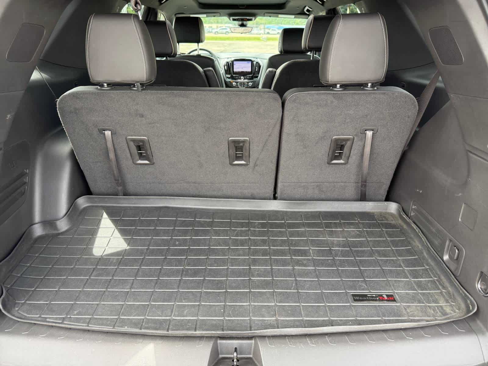 Used 2023 Chevrolet Traverse Premier FWD image 14