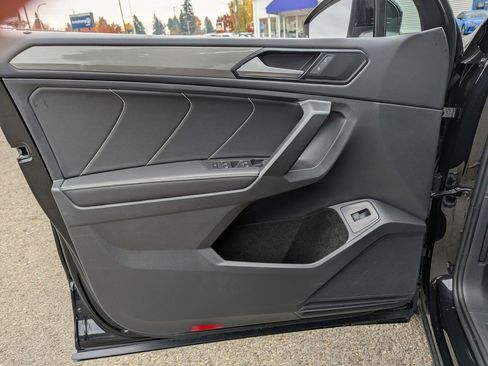 Certified 2024 Volkswagen Tiguan SE image 10