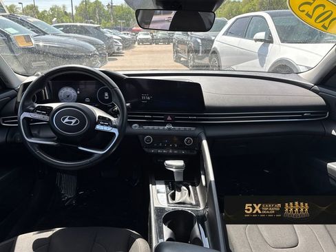 Certified 2025 Hyundai Elantra SEL FWD image 13