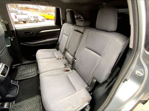 Used 2015 Toyota Highlander LE image 20