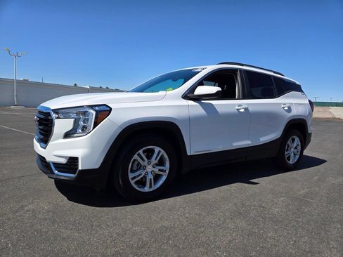 Used 2023 GMC Terrain SLE w/ Driver Convenience Package FWD image 2