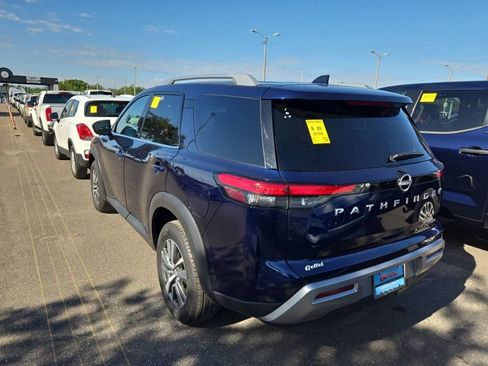 Used 2025 Nissan Pathfinder SL AWD/4WD image 7