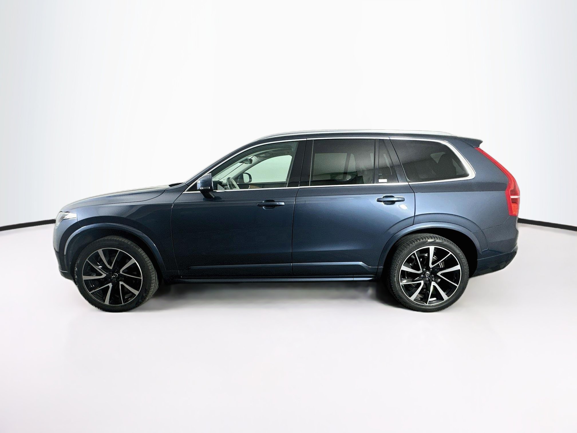 Used 2022 Volvo XC90 T6 Momentum w/ Advanced Package AWD/4WD image 4