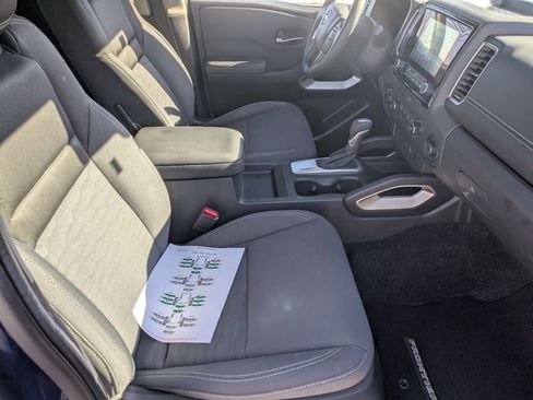 Used 2022 Nissan Frontier SV w/ Graphics Package image 23