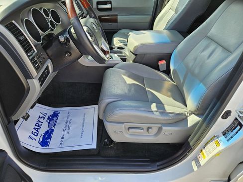 Used 2017 Toyota Sequoia Platinum RWD image 12
