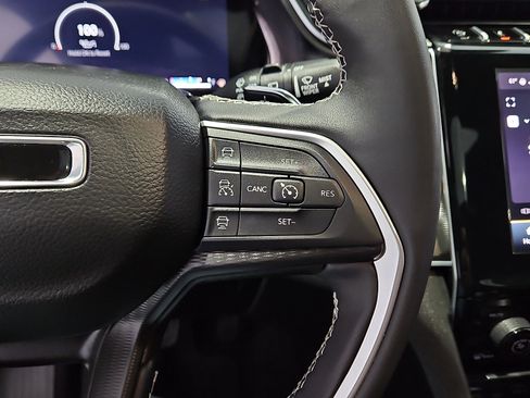 Used 2024 Jeep Grand Cherokee L Altitude image 18