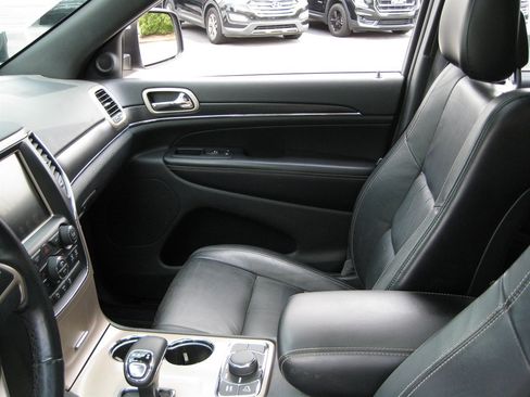 Used 2015 Jeep Grand Cherokee Limited AWD/4WD image 25