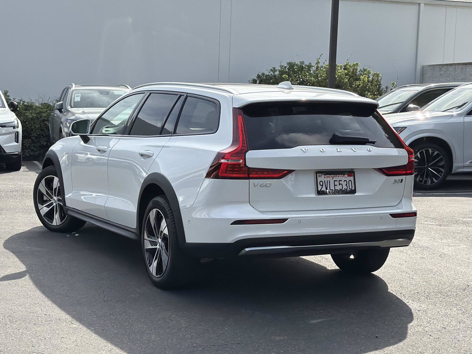 Certified 2025 Volvo V60 B5 Cross Country Plus AWD/4WD image 7