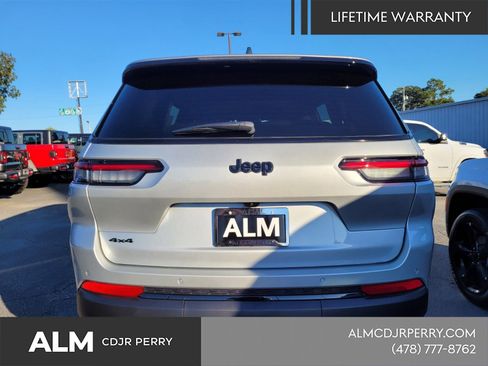 New 2025 Jeep Grand Cherokee L Altitude AWD/4WD image 11