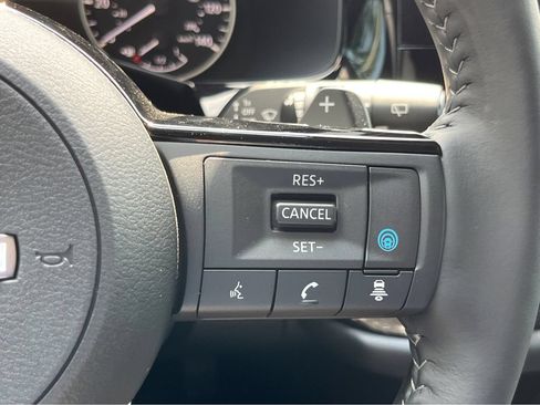 Used 2024 Nissan Pathfinder SL AWD/4WD image 27