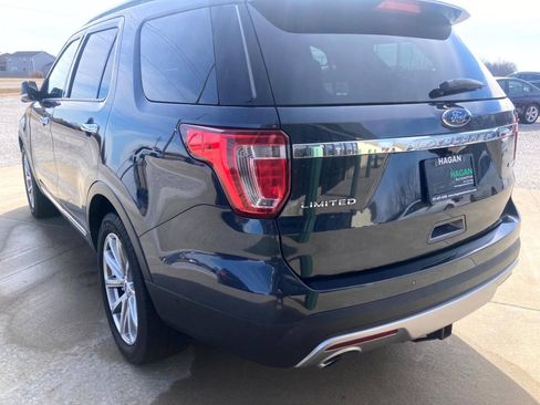 Used 2017 Ford Explorer Limited w/ Equipment Group 301A FWD image 8