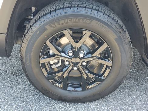Certified 2025 Jeep Grand Cherokee L Altitude AWD/4WD image 5