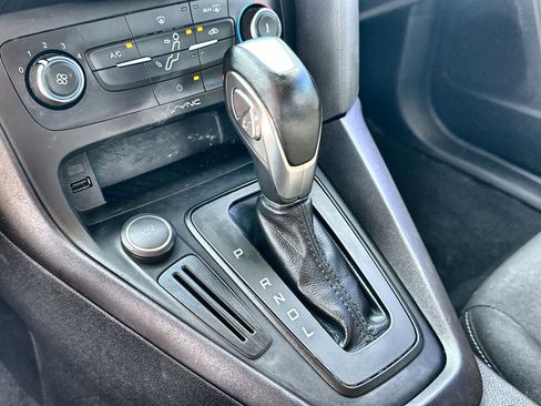 Used 2016 Ford Focus SE w/ SE Power Seat Package image 17