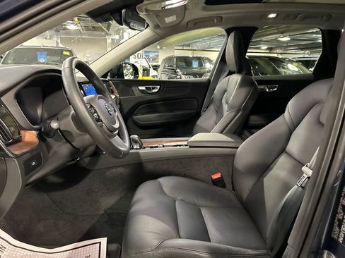 Certified 2024 Volvo XC60 B5 Plus w/ Protection Package Premier AWD/4WD image 10