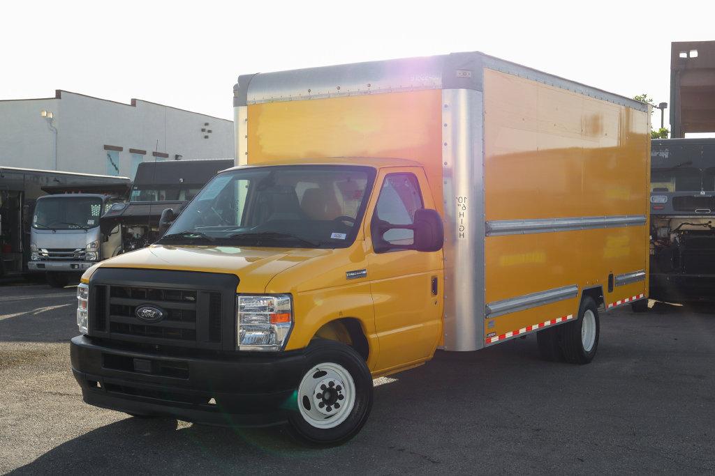 Used 2022 Ford E-350 and Econoline 350 Super Duty RWD image 4